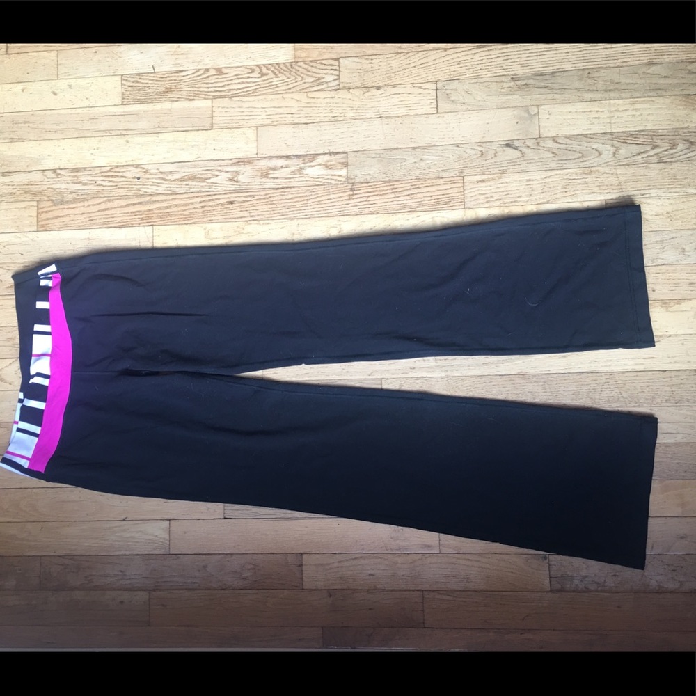 Black lulu lemon yoga pants